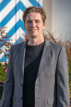 woman in black scoop neck shirt