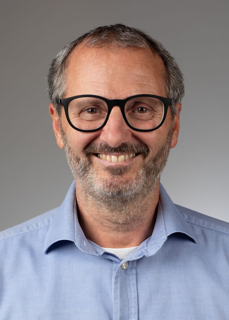 woman in black scoop neck shirt