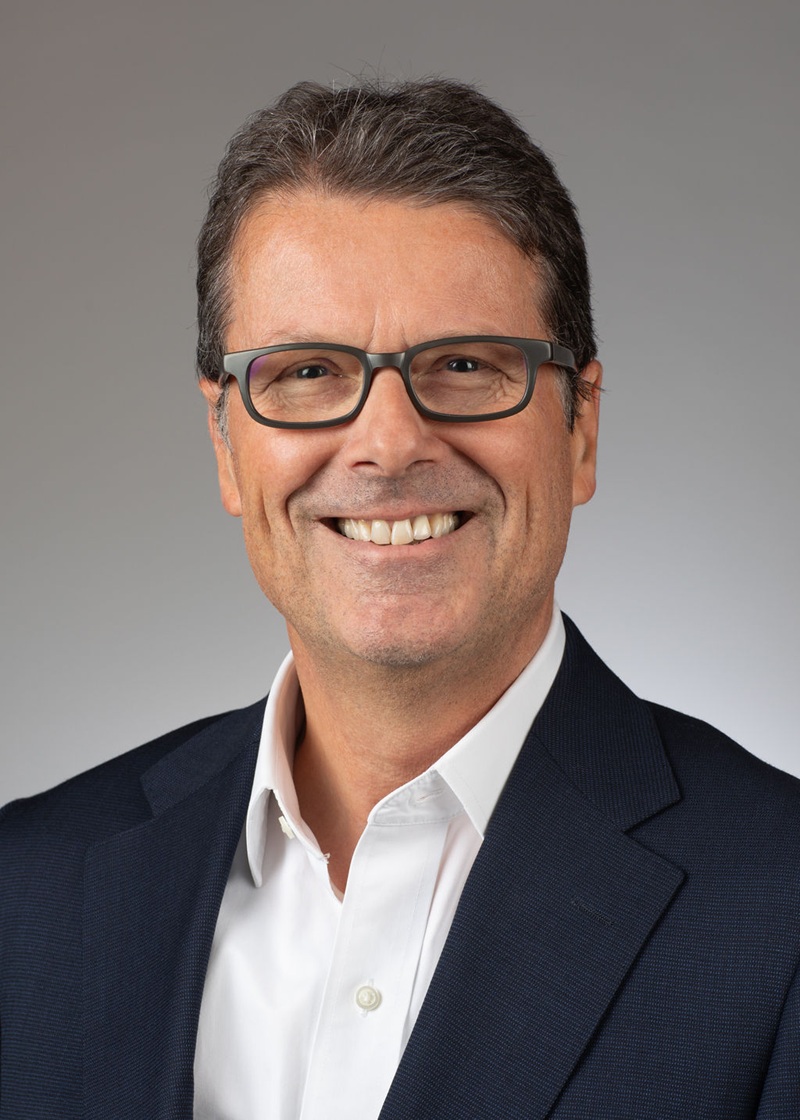 woman in black scoop neck shirt