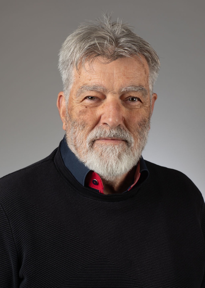 woman in black scoop neck shirt