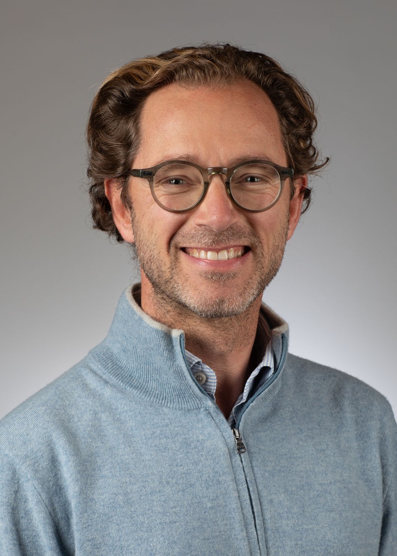 woman in black scoop neck shirt